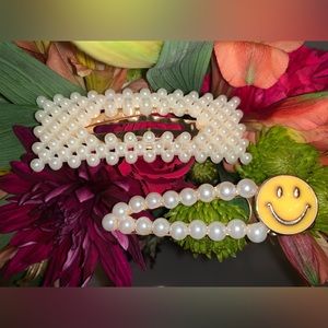 Brand New Pearl Hair Clips (2) 🤍💛